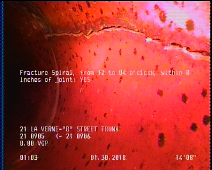Fracture Spiral, from 12 to 04 o'clock, within 8 inches of joint: YES