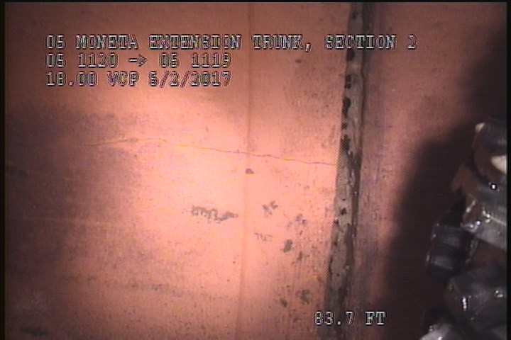 Crack Longitudinal, at 04 o'clock, within 8 inches of joint: YES