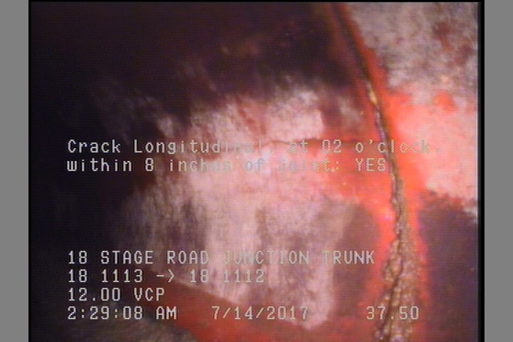 Crack Longitudinal, at 02 o'clock, within 8 inches of joint: YES