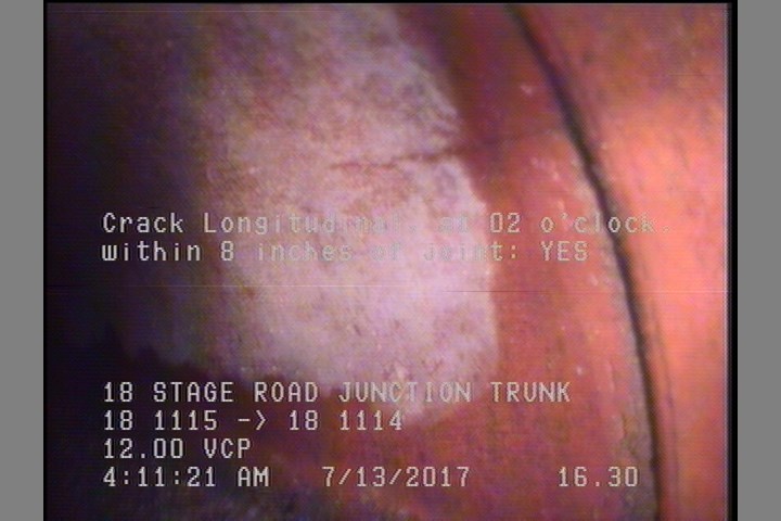 Crack Longitudinal, at 02 o'clock, within 8 inches of joint: YES