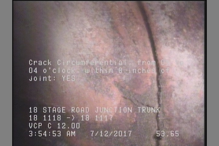 Crack Circumferential, from 01 to 04 o'clock, within 8 inches of joint: YES
