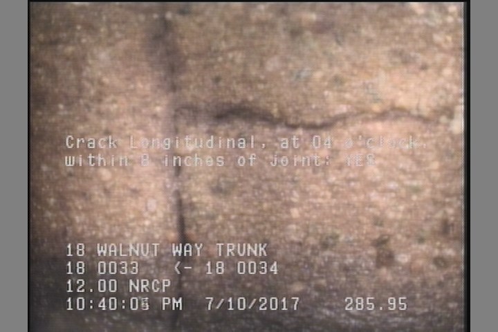 Crack Longitudinal, at 04 o'clock, within 8 inches of joint: YES