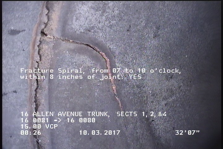 Fracture Spiral, from 07 to 10 o'clock, within 8 inches of joint: YES