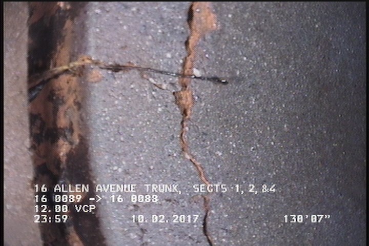 Fracture Multiple, from 12 to 12 o'clock, within 8 inches of joint: YES