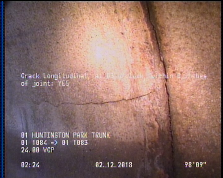 Crack Longitudinal, at 03 o'clock, within 8 inches of joint: YES