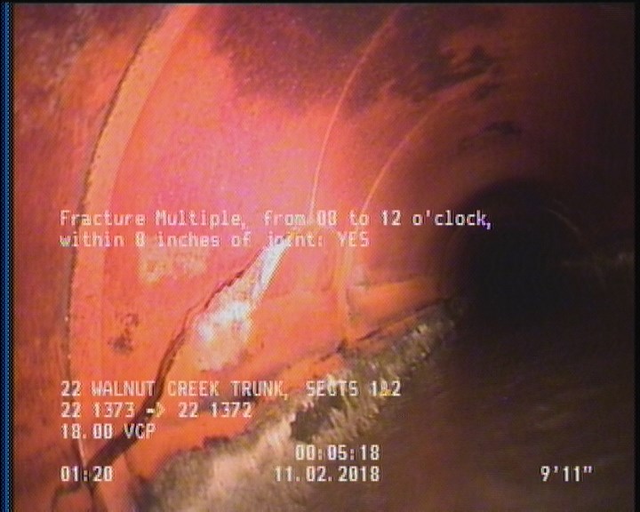 Fracture Multiple, from 08 to 12 o'clock, within 8 inches of joint: YES
