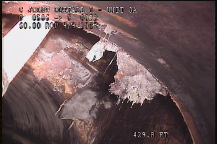 Lining Failure Detached, from 11 to 01 o'clock, within 8 inches of joint: NO - SOFFIT AREA INSIDE MH