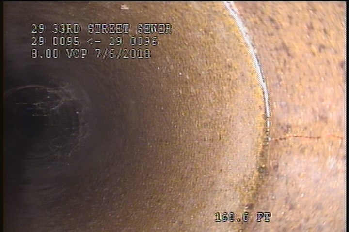 Fracture Multiple, from 11 to 01 o'clock, within 8 inches of joint: YES