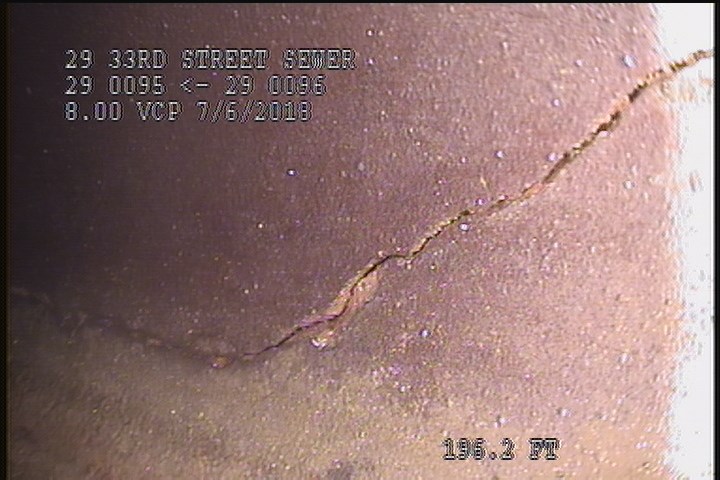 Fracture Multiple, from 03 to 05 o'clock, within 8 inches of joint: YES