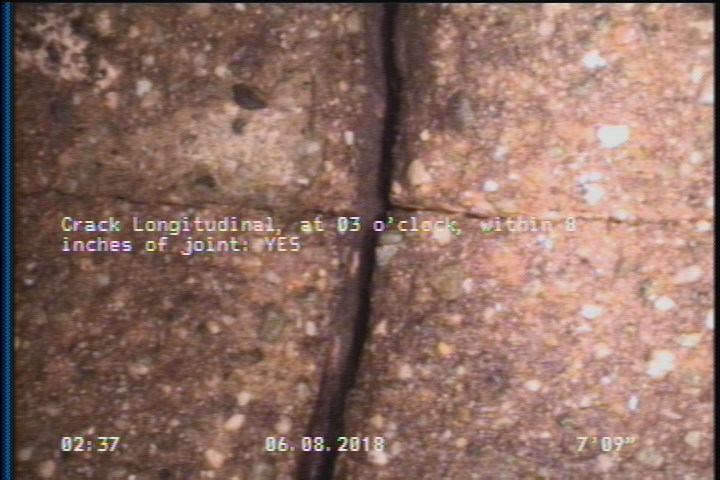 Crack Longitudinal, at 03 o'clock, within 8 inches of joint: YES