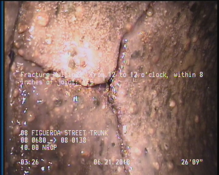 Fracture Multiple, from 12 to 12 o'clock, within 8 inches of joint: YES