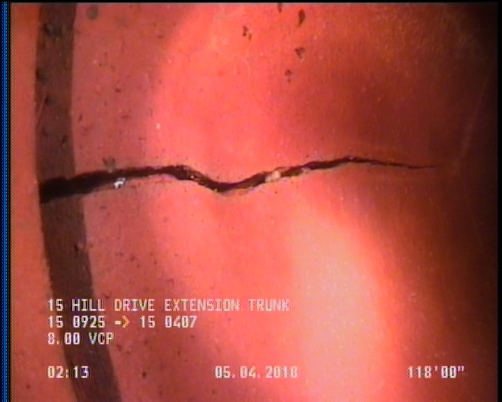 Fracture Multiple, from 08 to 04 o'clock, within 8 inches of joint: YES