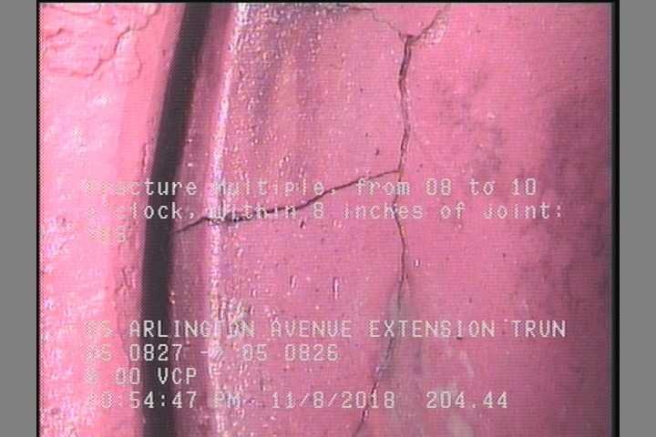 Fracture Multiple, from 08 to 10 o'clock, within 8 inches of joint: YES