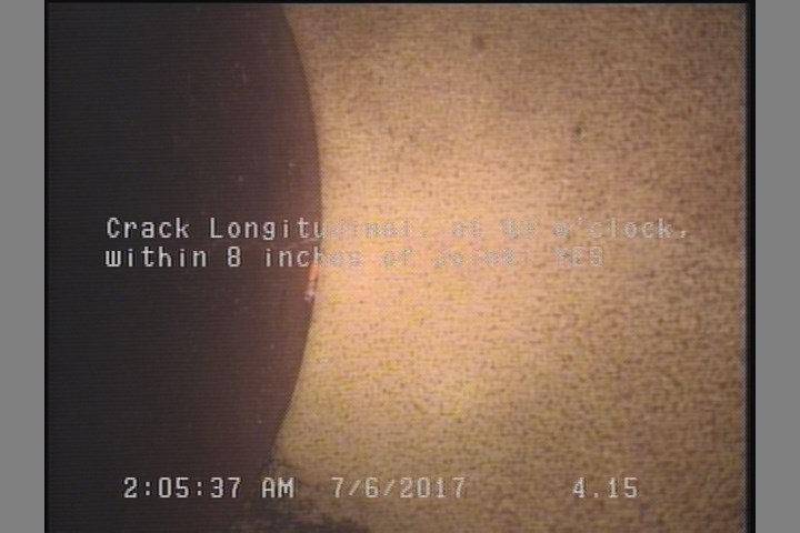 Crack Longitudinal, at 03 o'clock, within 8 inches of joint: YES