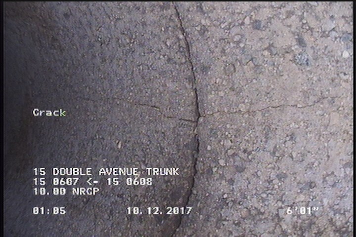 Crack Longitudinal, at 03 o'clock, within 8 inches of joint: YES
