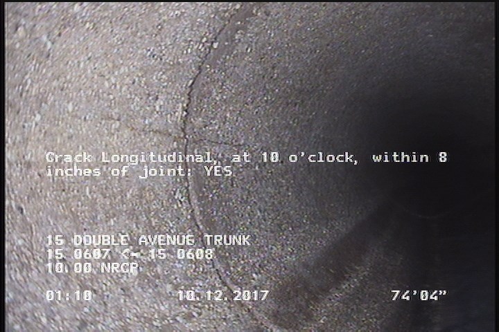 Crack Longitudinal, at 10 o'clock, within 8 inches of joint: YES