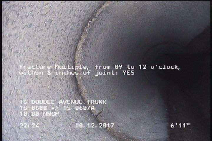 Fracture Multiple, from 09 to 12 o'clock, within 8 inches of joint: YES