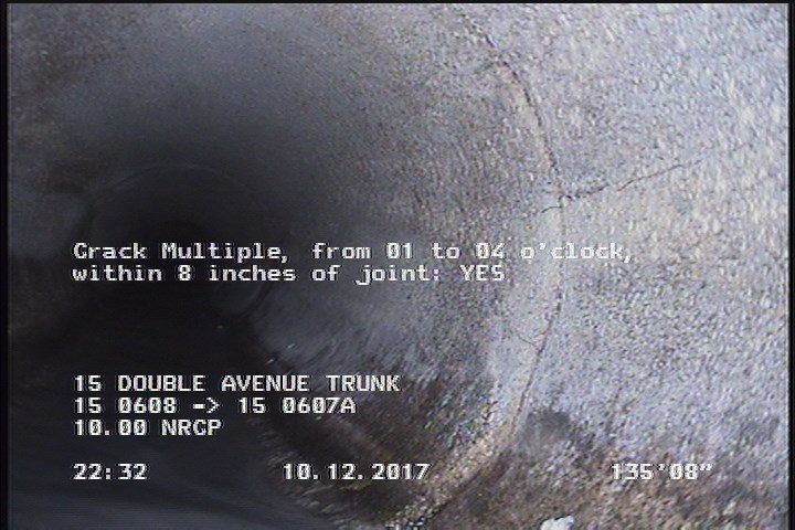 Crack Multiple, from 01 to 04 o'clock, within 8 inches of joint: YES