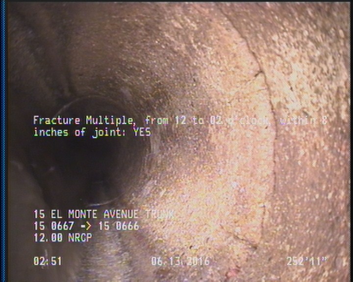 Fracture Multiple, from 12 to 02 o'clock, within 8 inches of joint: YES
