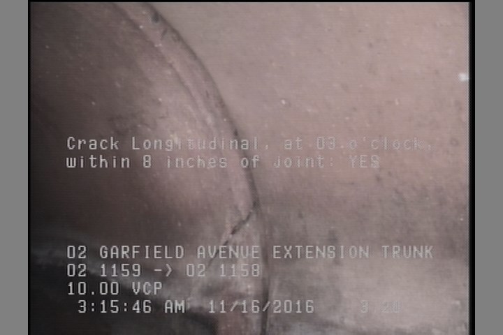Crack Longitudinal, at 03 o'clock, within 8 inches of joint: YES