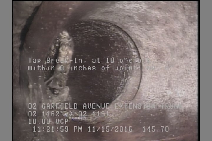Tap Break-In, at 10 o'clock, -, within 8 inches of joint: NO, 6"