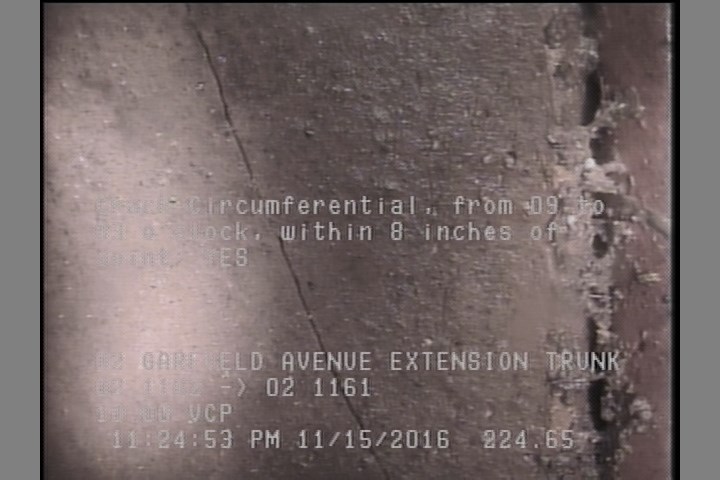 Crack Circumferential, from 09 to 03 o'clock, within 8 inches of joint: YES