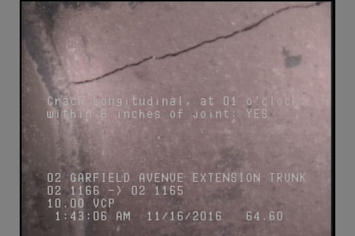 Crack Longitudinal, at 01 o'clock, within 8 inches of joint: YES
