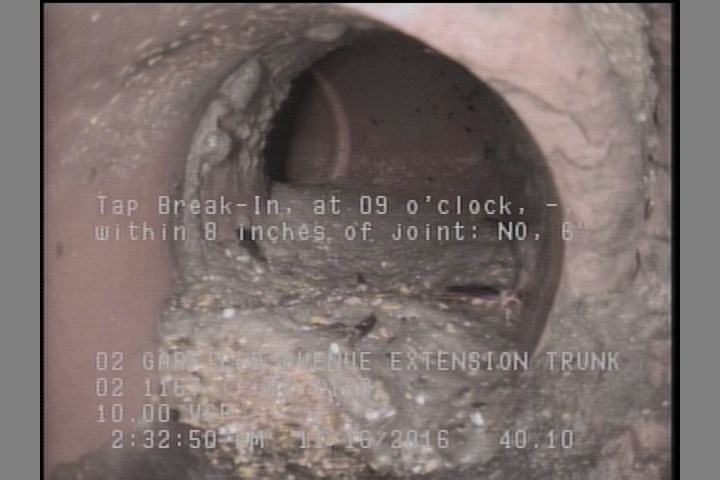 Tap Break-In, at 09 o'clock, -, within 8 inches of joint: NO, 6"