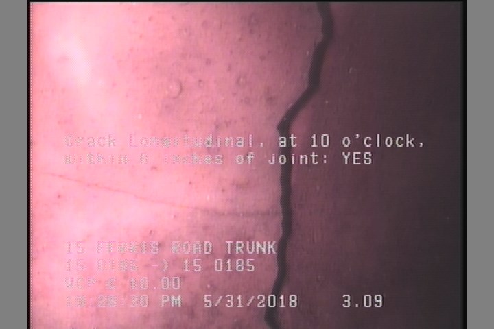 Crack Longitudinal, at 10 o'clock, within 8 inches of joint: YES