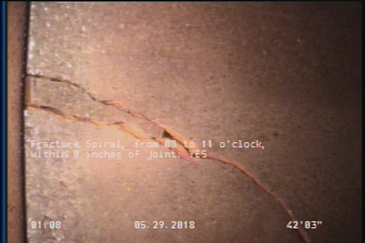 Fracture Spiral, from 08 to 11 o'clock, within 8 inches of joint: YES