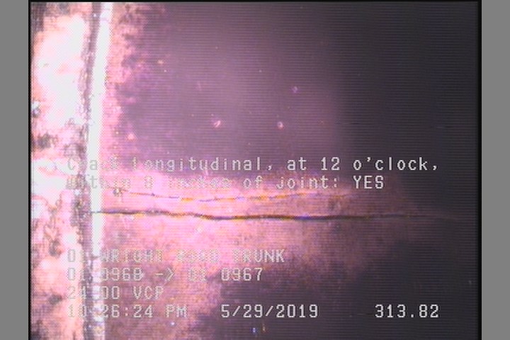 Crack Longitudinal, at 12 o'clock, within 8 inches of joint: YES