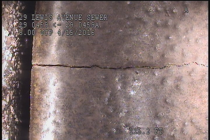 Fracture Longitudinal, at 01 o'clock, within 8 inches of joint: YES