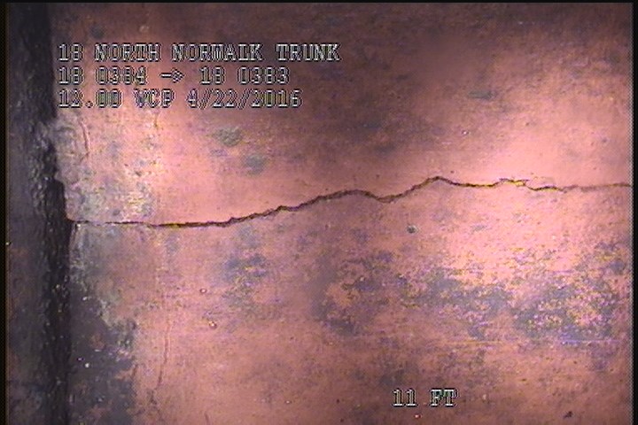 Fracture Multiple, from 10 to 02 o'clock, within 8 inches of joint: YES