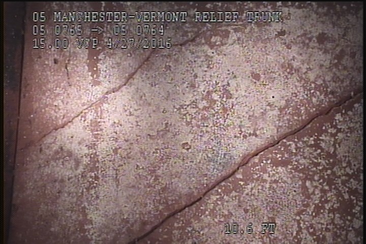 Fracture Multiple, from 08 to 04 o'clock, within 8 inches of joint: YES - SLIGHT