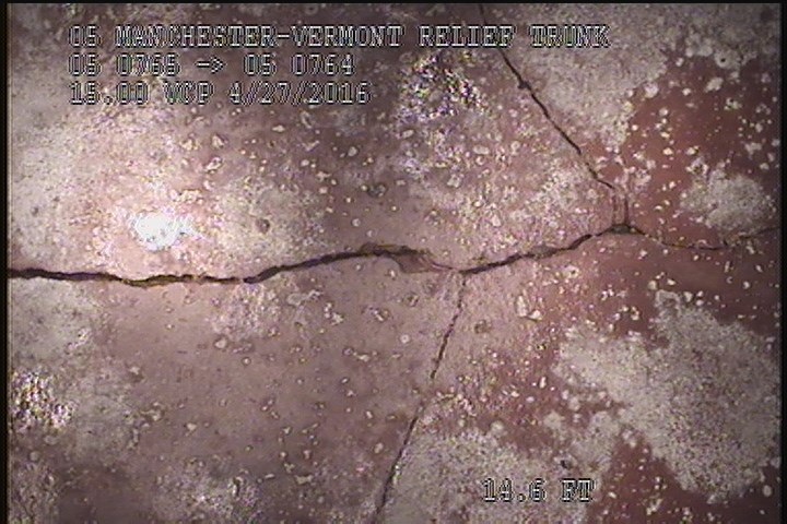 Fracture Multiple, from 10 to 02 o'clock, within 8 inches of joint: YES - SLIGHT