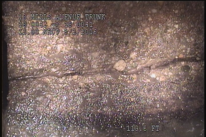 Fracture Longitudinal, at 08 o'clock, within 8 inches of joint: YES - POSSIBLY BROKEN