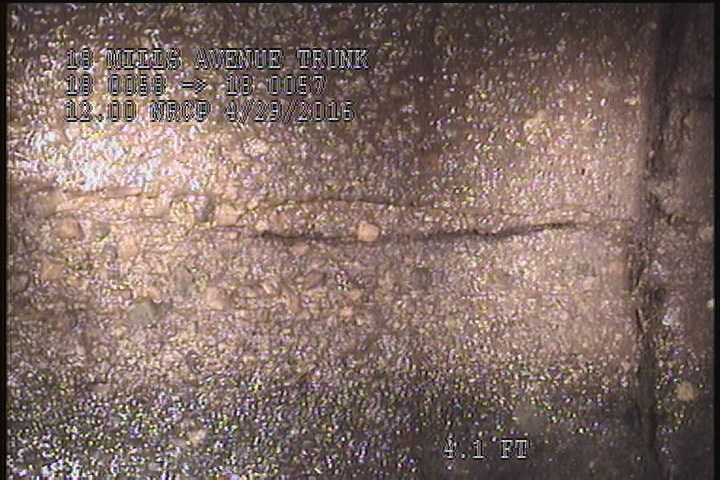 Fracture Multiple, from 08 to 04 o'clock, within 8 inches of joint: YES