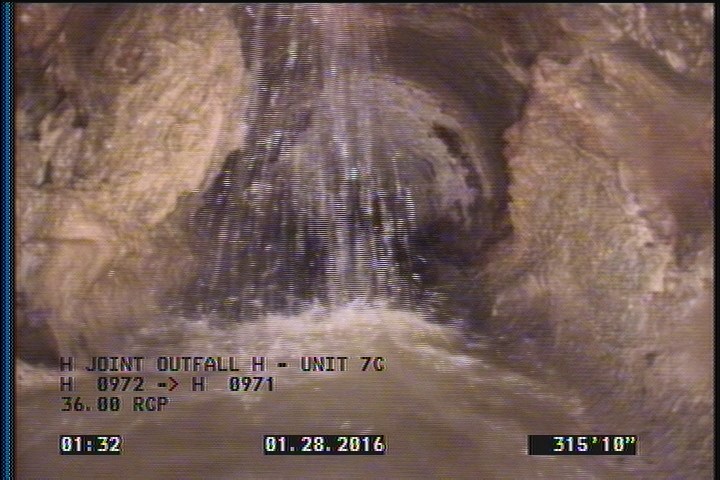 Deposits Attached Grease, 25 %of cross sectional area, from 08 to 04 o'clock, , within 8 inches of joint: NO