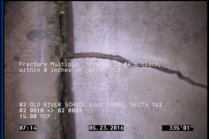 Fracture Multiple, from 08 to 04 o'clock, within 8 inches of joint: YES