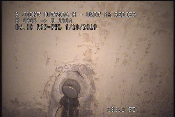Tap Factory Made Active, at 09 o'clock, -, within 8 inches of joint: YES, 4"