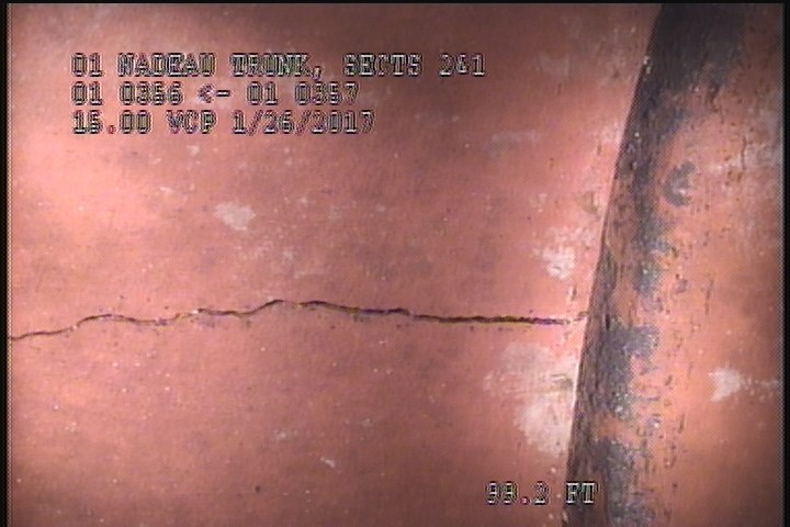 Fracture Multiple, from 09 to 03 o'clock, within 8 inches of joint: YES