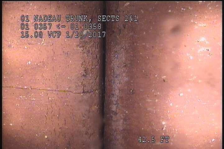 Crack Longitudinal, at 10 o'clock, within 8 inches of joint: YES