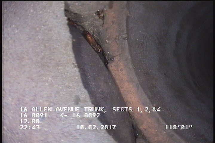 Broken Soil Visible, from 11 to 01 o'clock, within 8 inches of joint: YES
