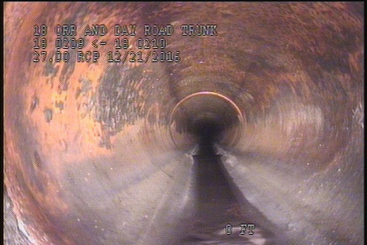 General Observation - ACTIVE CONN. INSIDE THE MH. @ 01 O'CLOCK