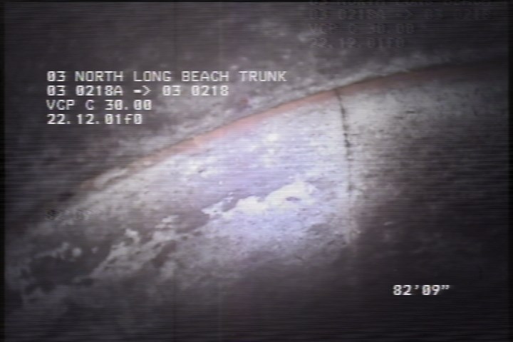 Crack Longitudinal, at 02 o'clock, within 8 inches of joint: YES