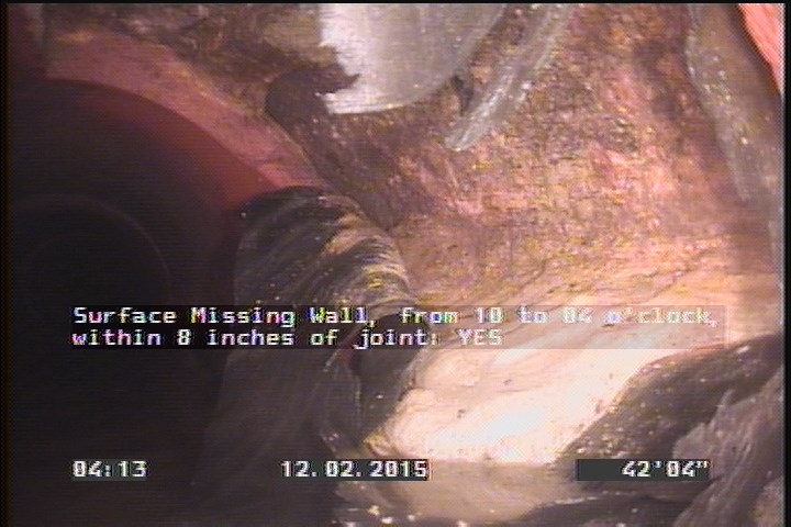 Surface Missing Wall, from 10 to 04 o'clock, within 8 inches of joint: YES