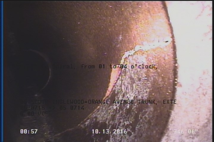 Fracture Spiral, from 01 to 04 o'clock, within 8 inches of joint: YES