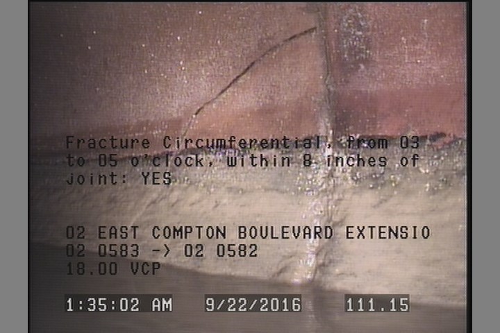 Fracture Circumferential, from 03 to 05 o'clock, within 8 inches of joint: YES
