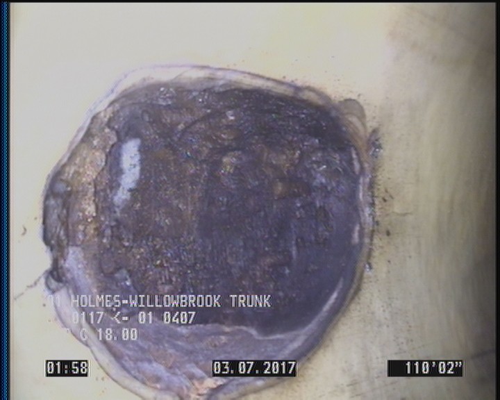 Hole Soil Visible, from 09 to 10 o'clock, within 8 inches of joint: NO