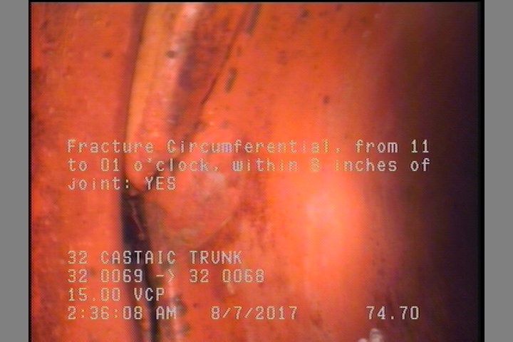 Fracture Circumferential, from 11 to 01 o'clock, within 8 inches of joint: YES